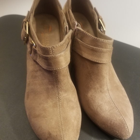 women booties - Picture 1 of 3